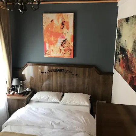 Hotel Staryy Dom 2*